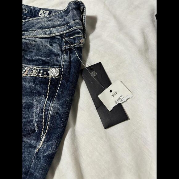 NWT. Miss Me Signature Cropped Embellished Rhinestone Jeans Sz 24” JE8667C Sexy - Picture 9 of 10